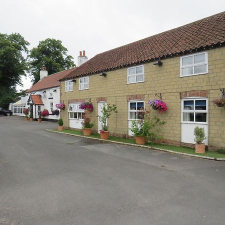 Ganton Greyhound Inn Buitenkant foto