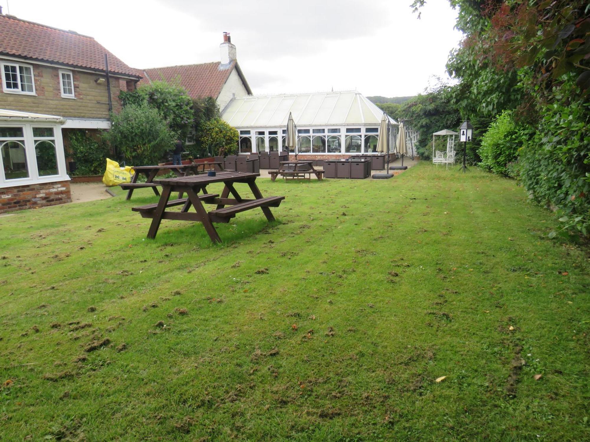 Ganton Greyhound Inn Buitenkant foto