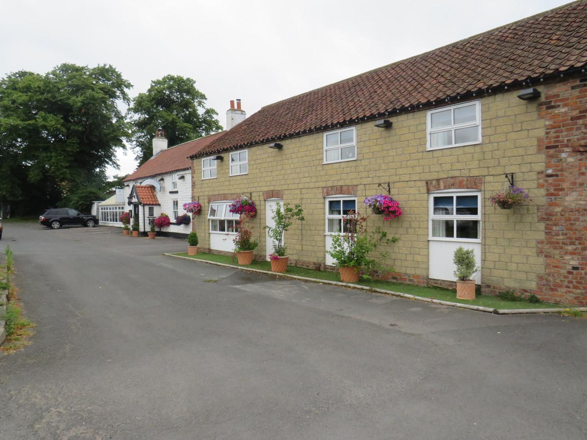 Ganton Greyhound Inn Buitenkant foto
